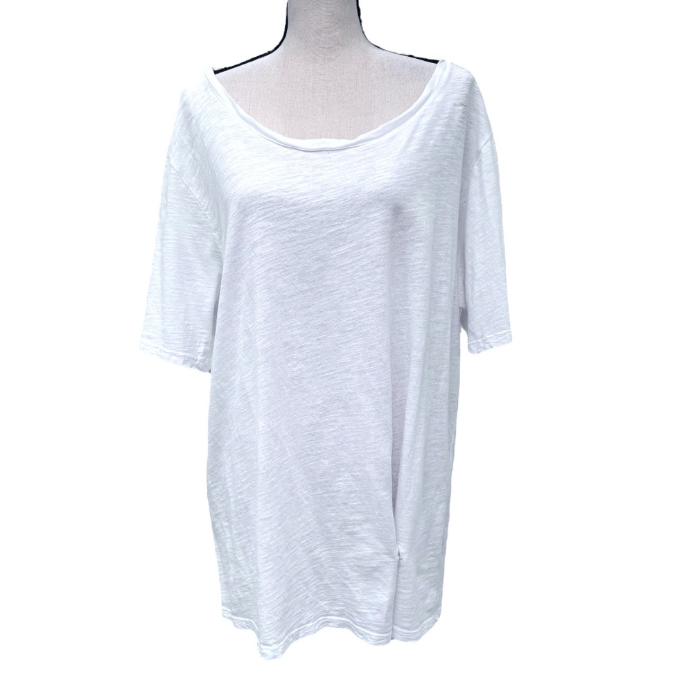 ELIZABETH AND JAMES WHITE ROUND NECK T SHIRT W SNAP AT BOTTOM